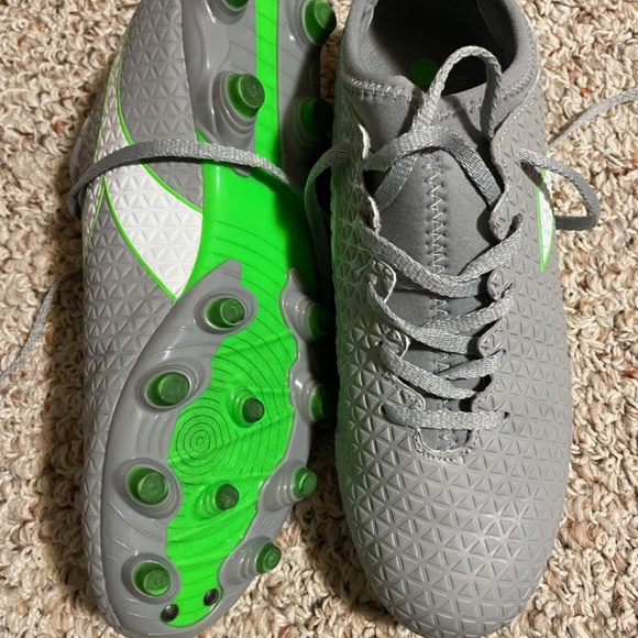 Indoor soccer cleats - Picture 3 of 3